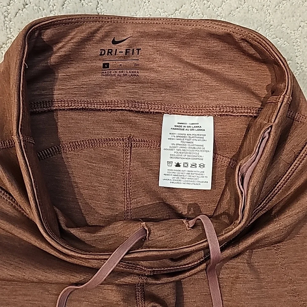 Nike Womens Shimmer Copper Sports Bra & Leggings Set